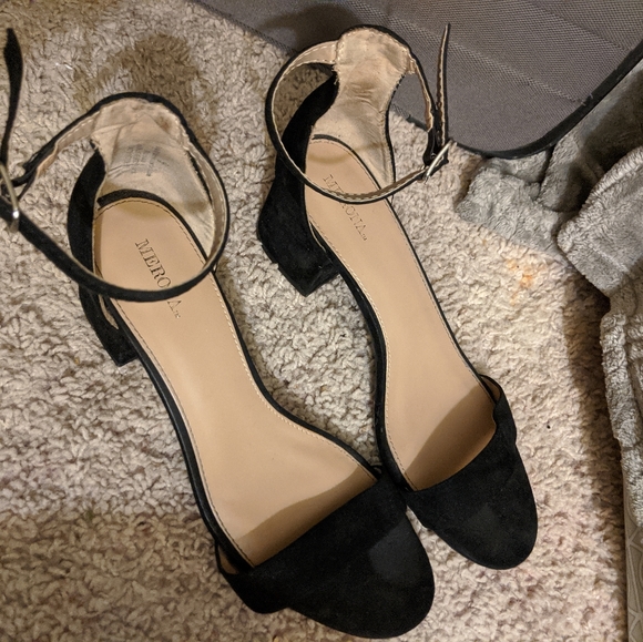 Black strap sandals - Picture 1 of 3